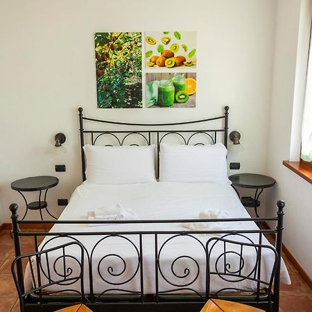 Agriturismo Il Giardino Degli Ulivi Лацизе Экстерьер фото